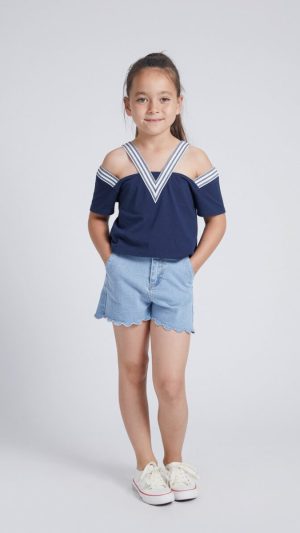 Girls' Cropped Top With V-Shaped Neck