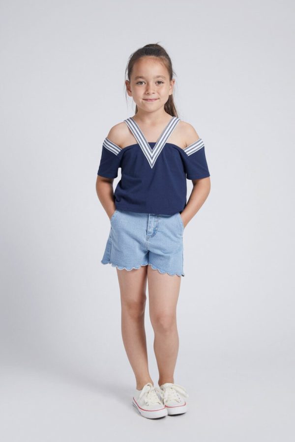 Girls' Cropped Top With V-Shaped Neck